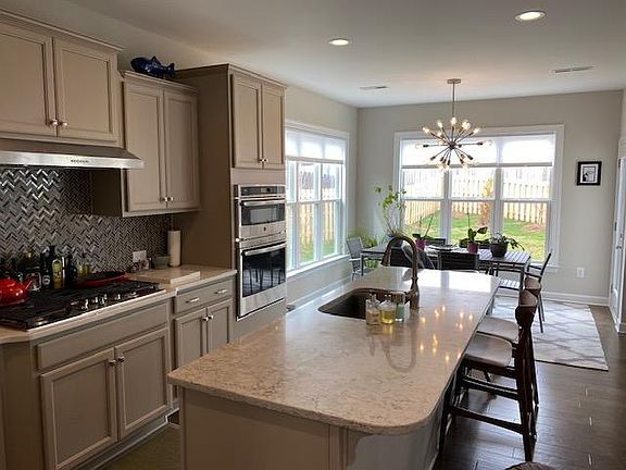 5th image of 802 Blue Moon Ct