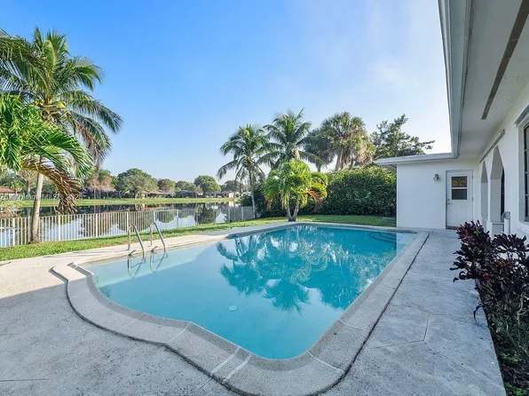 10561 NW 22nd St, Pembroke Pines, FL 33026
