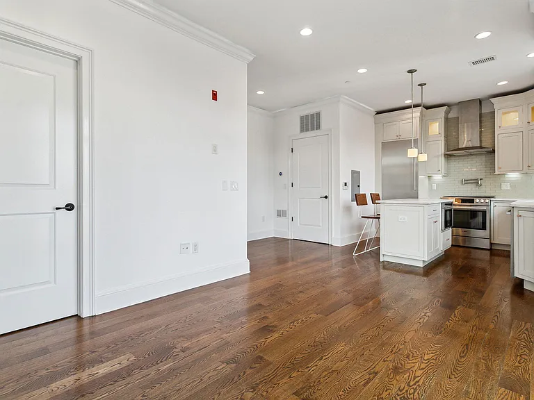 231 1st St #4G — Photo 10