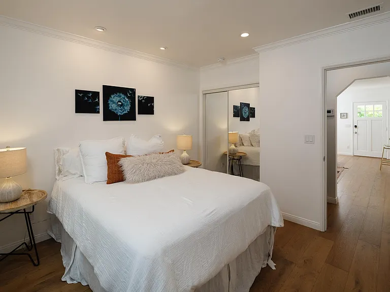 2325 Montrose Ave #A — Photo 17