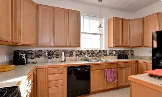 Large shared kitchen - 310 Elm Ave #3