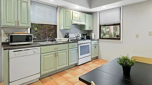 132 Chiswick Rd #A Photo 1