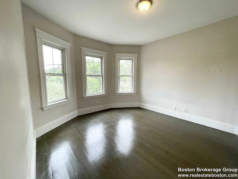 E Cottage St — Photo 15