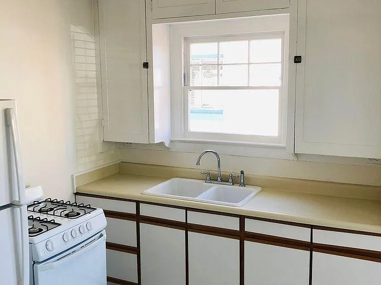 1139 E Palm Ln — Photo 4