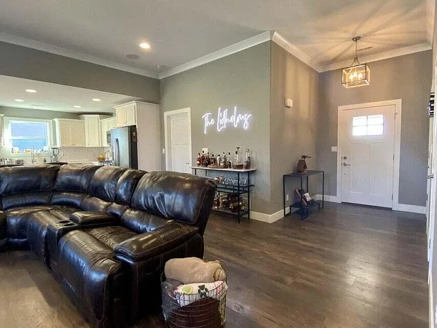 3 bed, 2.0 bath, $2,275 — Photo 2