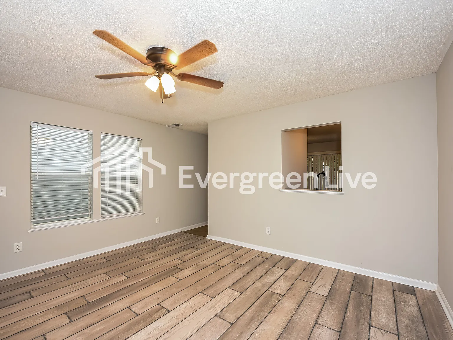 3 bed, 2.5 bath, 1252 sqft, $1,445 — Photo 3