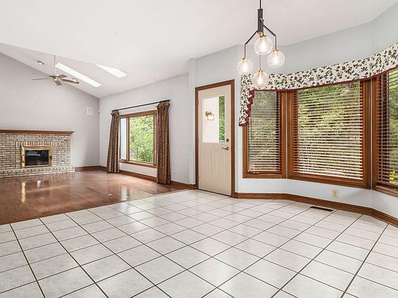 4th image of 8834 Chateau Dr