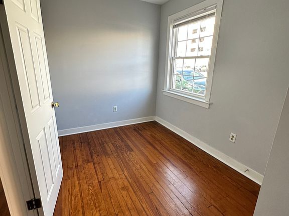 middle bedroom