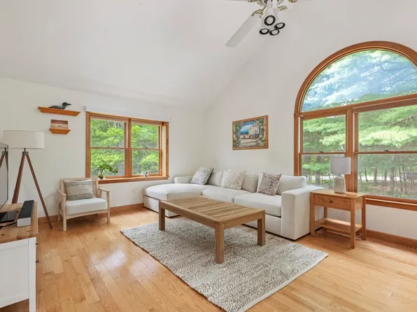 3 Quail Ln, North Easton, MA 02356
