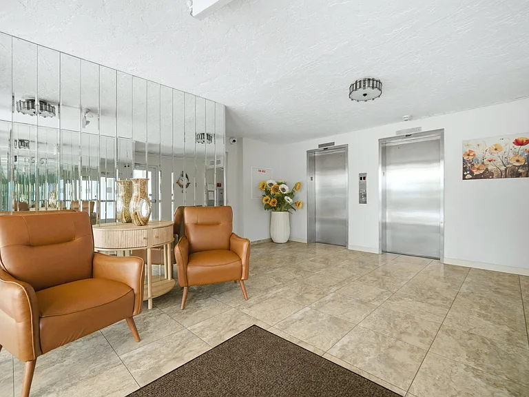 2901 S Palm Aire Dr — Photo 33