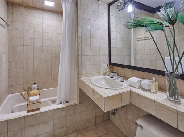 415 East 52nd Street image 11 of 14