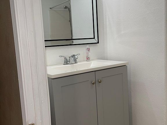 2nd image of 808 W 17th St