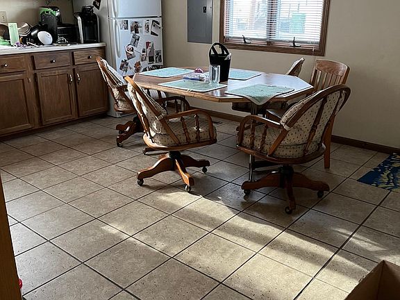 2nd image of 813 W 28th St #1