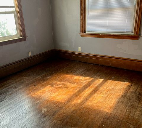 4th image of 100 Lauren Ave