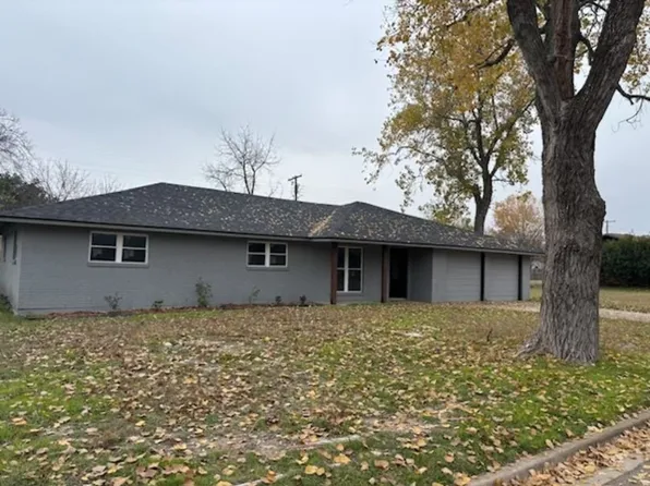 916 W Elizabeth Dr, Robinson, TX 76706