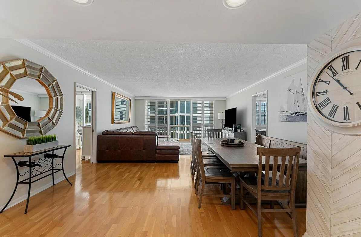 2 bed, 2.0 bath, 1140 sqft, $6,000 — Photo 3