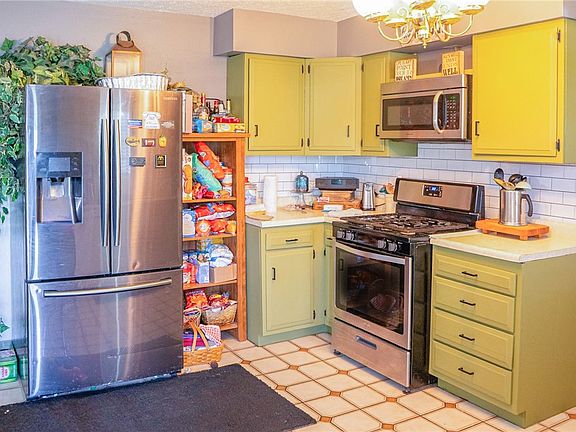 5th image of 309 Crownover St