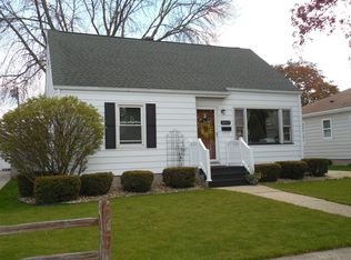 2013 33rd St, Kenosha, WI 53140