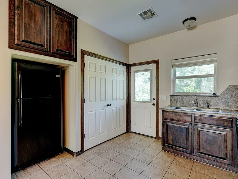 2220 W Utah Ave — Photo 18