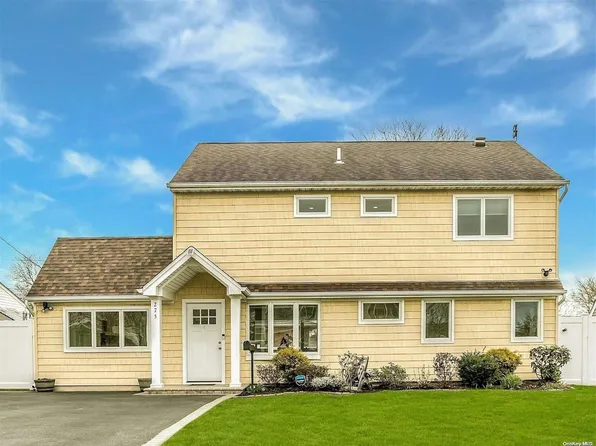 275 E Twin Lane, Wantagh, NY 11793