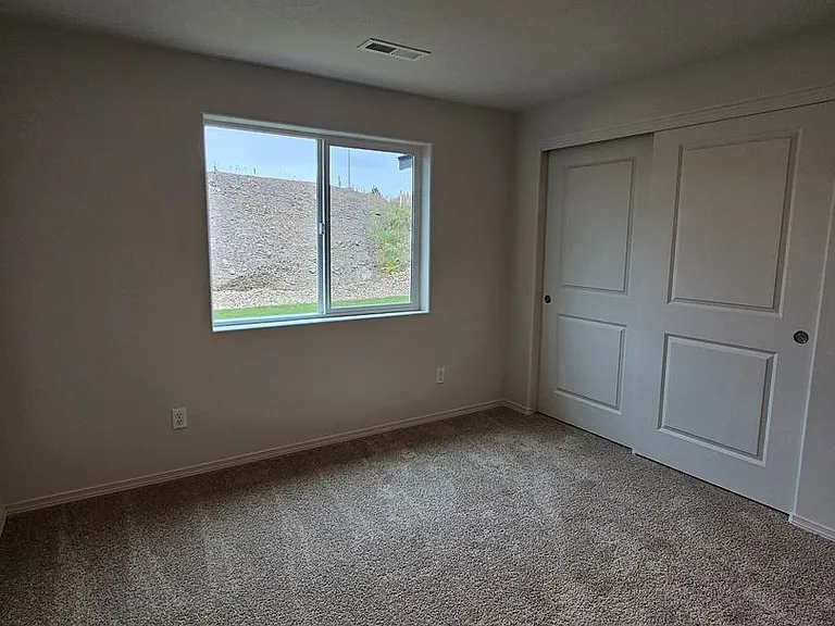 551 SE Polaris St — Photo 6