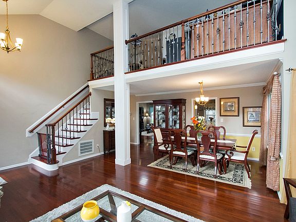 4th image of 103 Quartermaine Ct