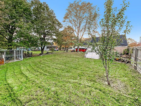 5th image of 136 East Ave N