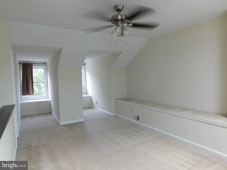 1170 N Vermont St — Photo 17