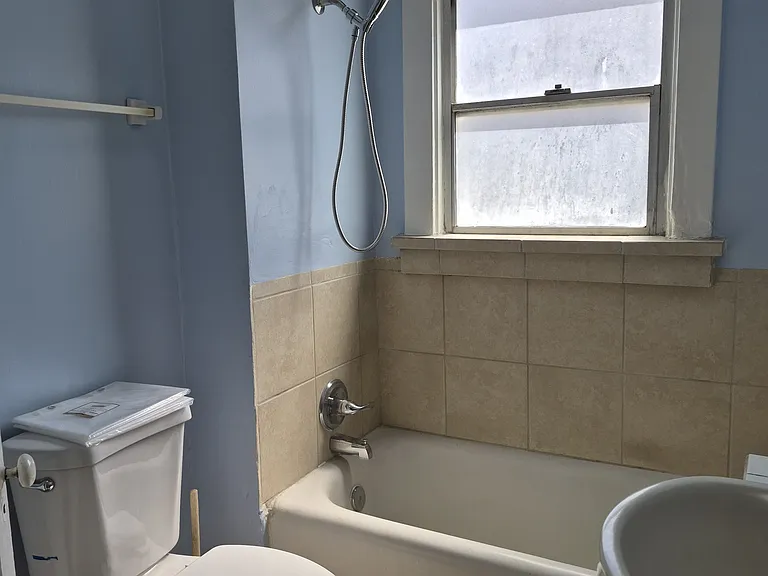 418 Park St — Photo 15
