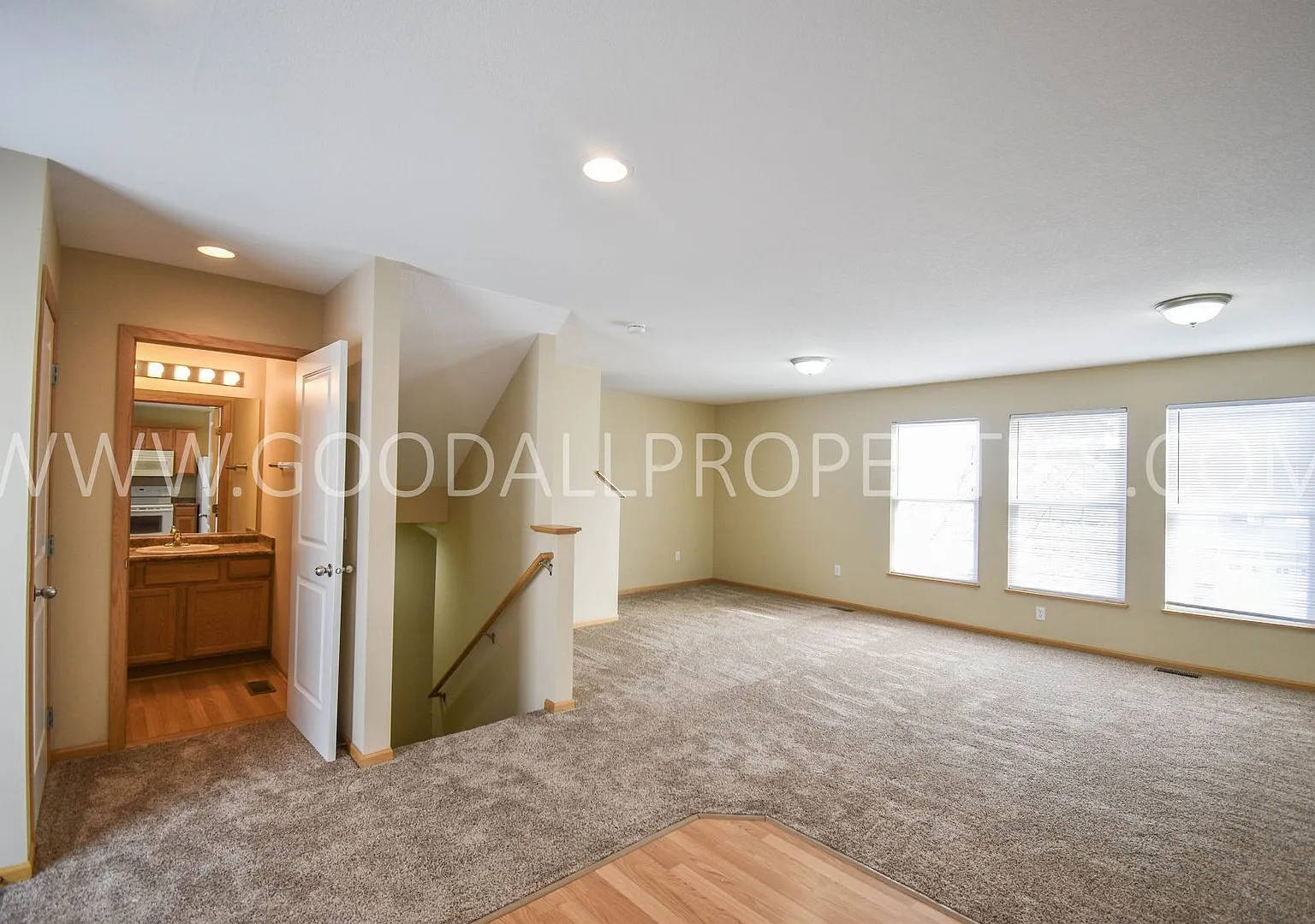 Spacious 2-Bedroom Urbandale Townhome with 2-Car Attached Garage — Photo 3