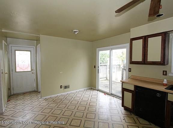 3rd image of 713 Cedar St
