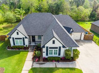 119 Canvasback Dr, Clute, TX 77531