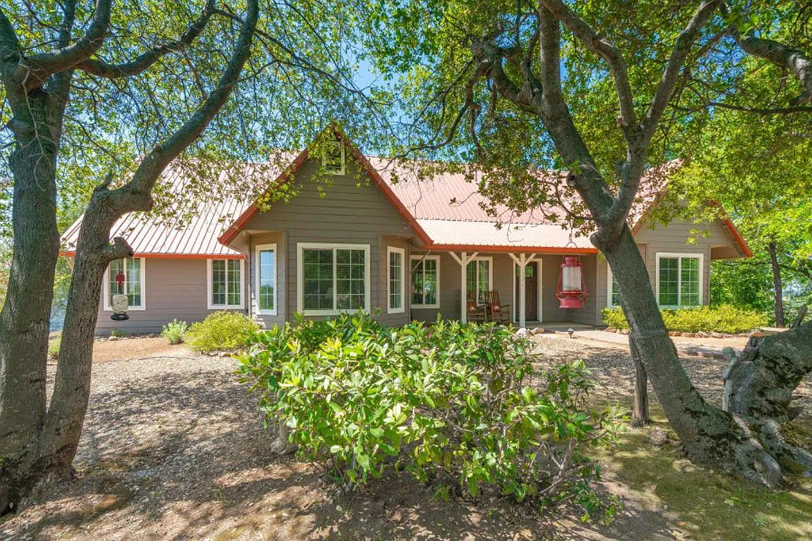 15571 Lupe Rd photo 1