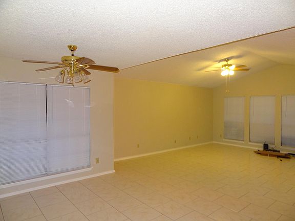 3rd image of 1817 Willow Creek Ct