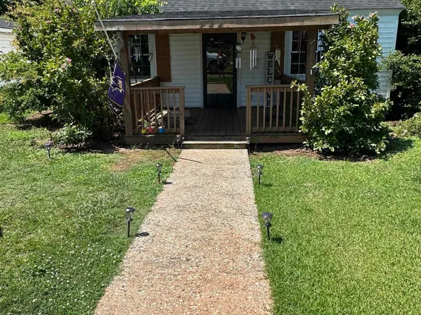 722 Syphrit Rd, Wellford, SC 29385