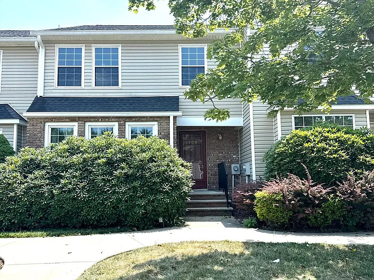 103 Bedford Pl — Photo 1
