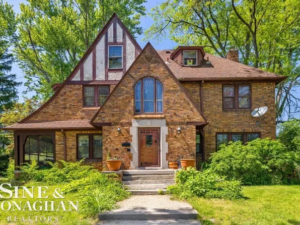 1304 Buckingham Rd, Grosse Pointe Park, MI 48230