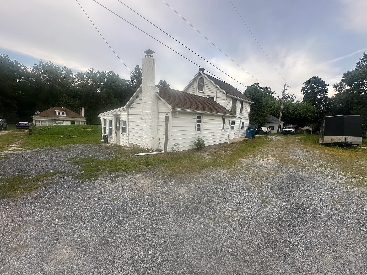3 bed, 1.5 bath, 1400 sqft, $1,400 — Photo 3