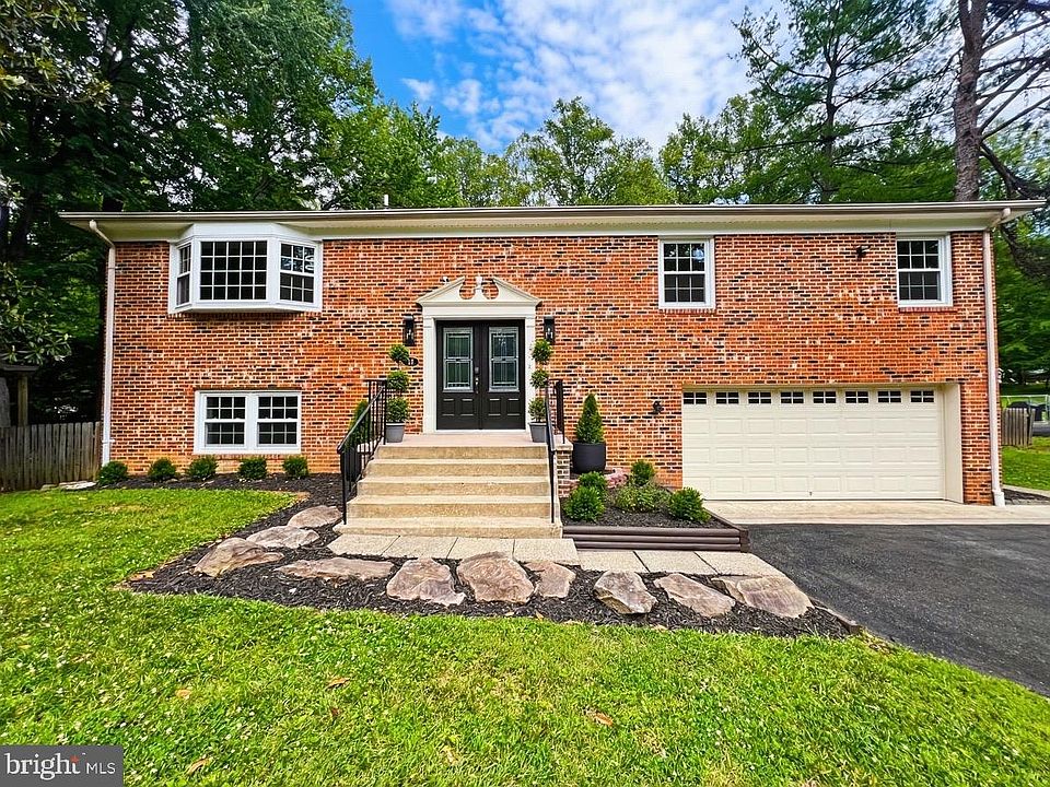1st image of 12 Clover Hill Dr