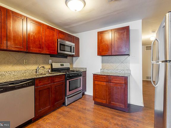 3rd image of 238 W Girard Ave Unit 1