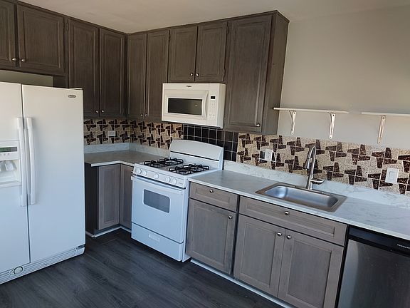 2nd image of 1870 Deerfield Ct