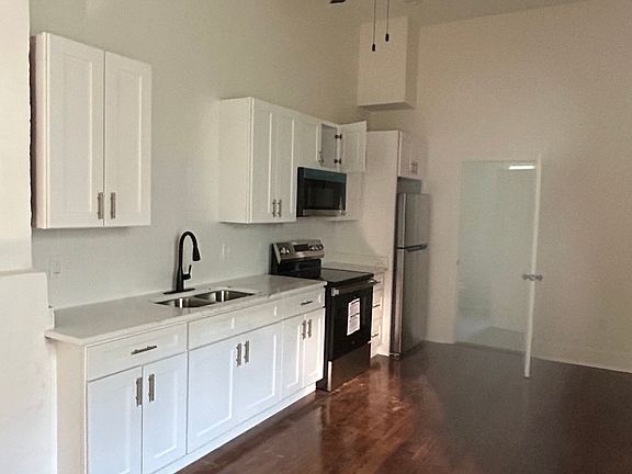 4th image of 1015 N Galvez St