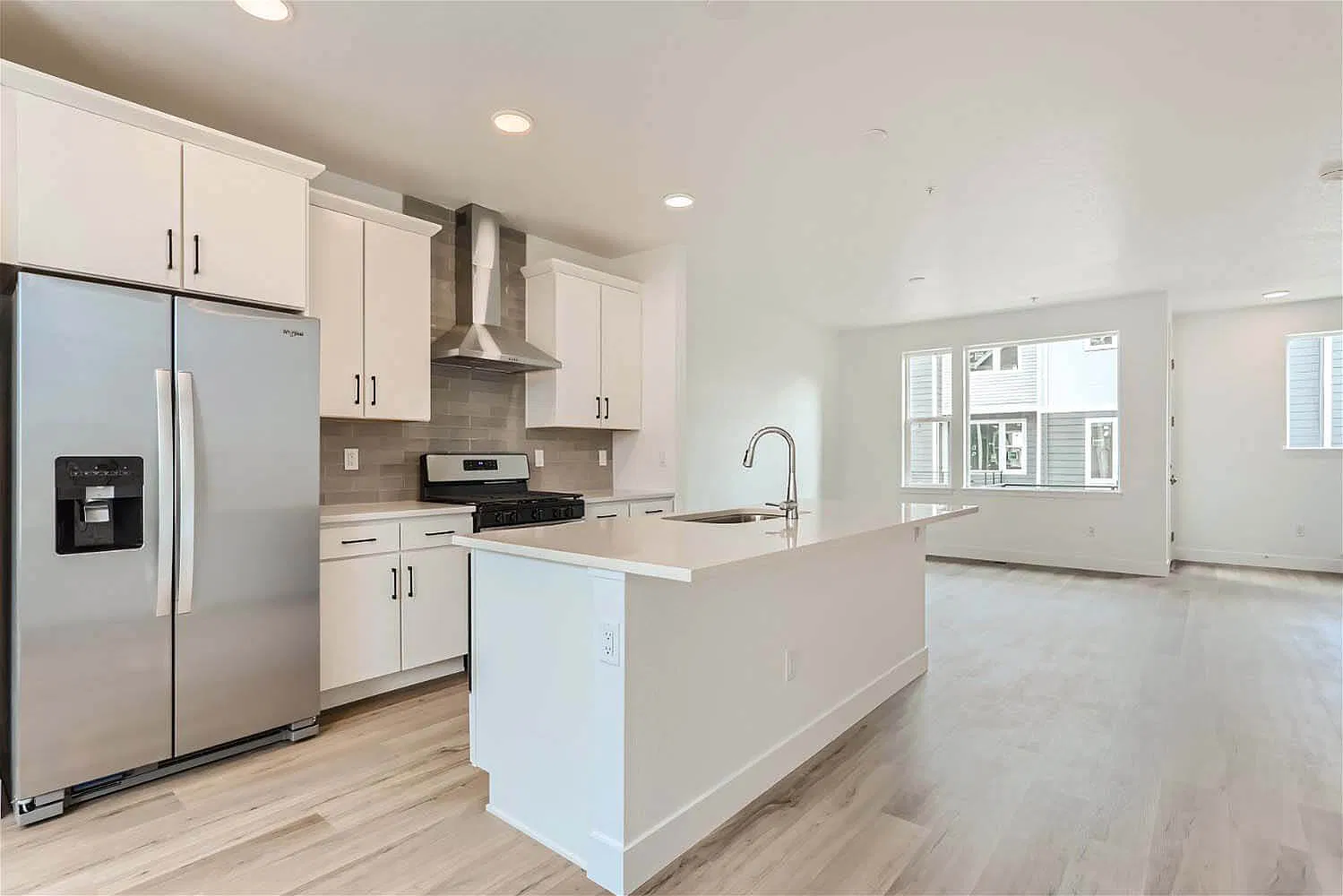 2 bed, 1570 sqft, $2,700 — Photo 4