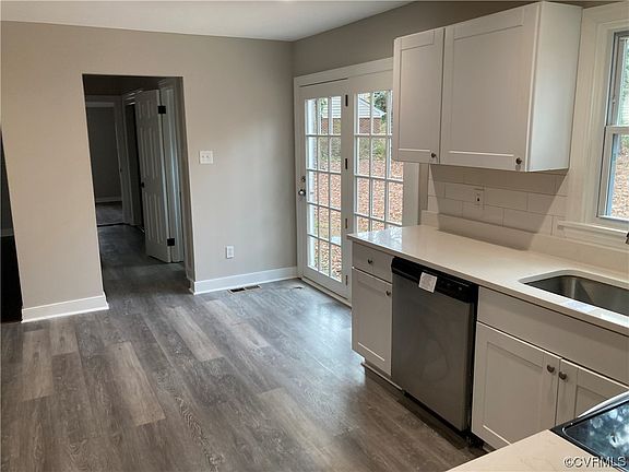 4th image of 8091 Glenbrook Dr