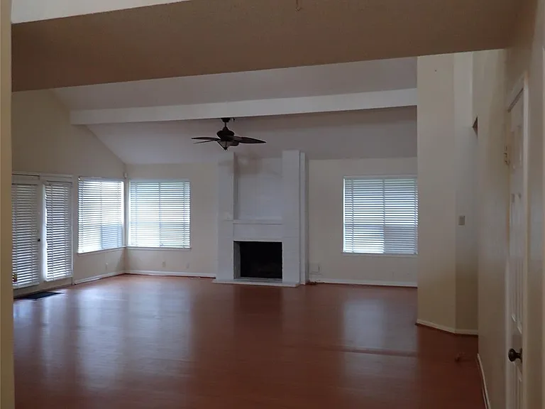 2130 Greencove Ln — Photo 2