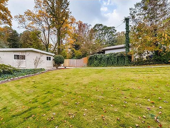 4th image of 2589 McClave Dr