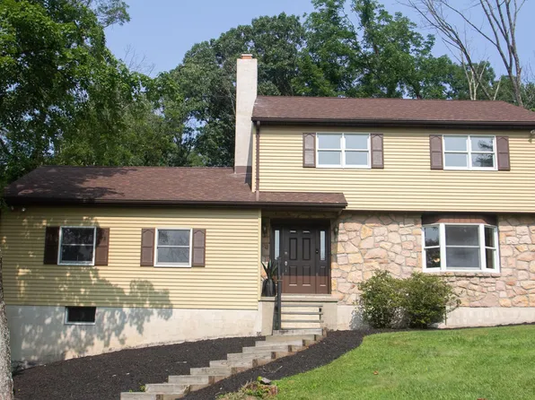 748 Centennial Ct, Pottstown, PA 19464