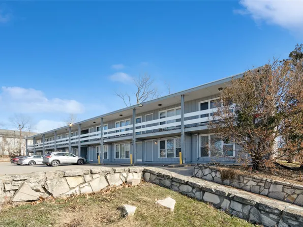 300 31st St NE, Cedar Rapids, IA 52402