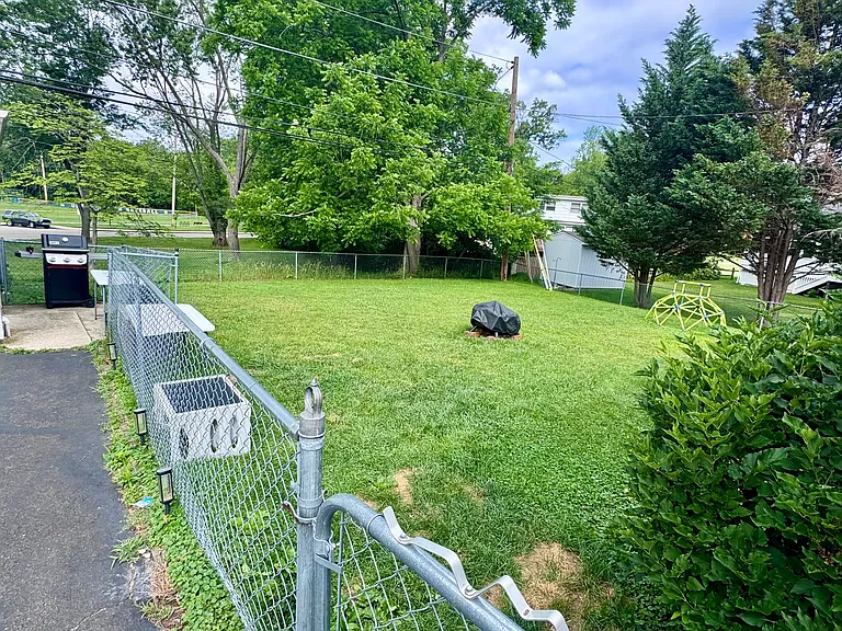 475 Hillview Rd — Photo 22