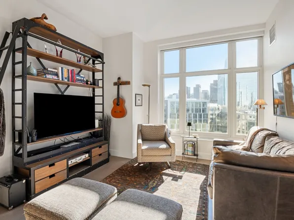 100 Lovejoy Wharf Penthouse 3C, Boston, MA 02114